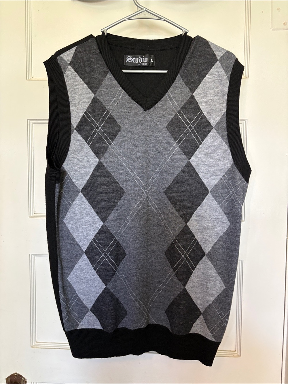 Studio by Omega Men’s Black and Gray Argyle V-Neck Sweater Vest Size L
